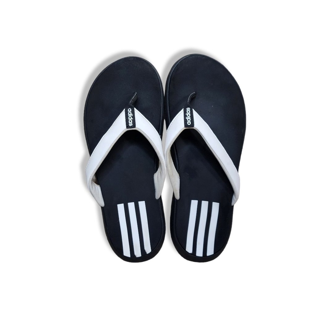 Adidas SZ 7.5 Women’s flip flop sandal Cloud white  Confort Slides.